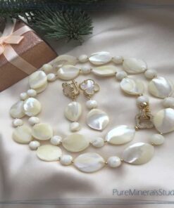 Set made of Mother-of-Pearl