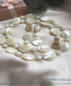 Alternative view of Set made of Mother-of-Pearl