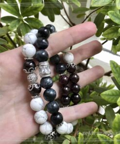 Alternative view of Set of Bracelets made of Howlite, Hawk Eye and Garnet