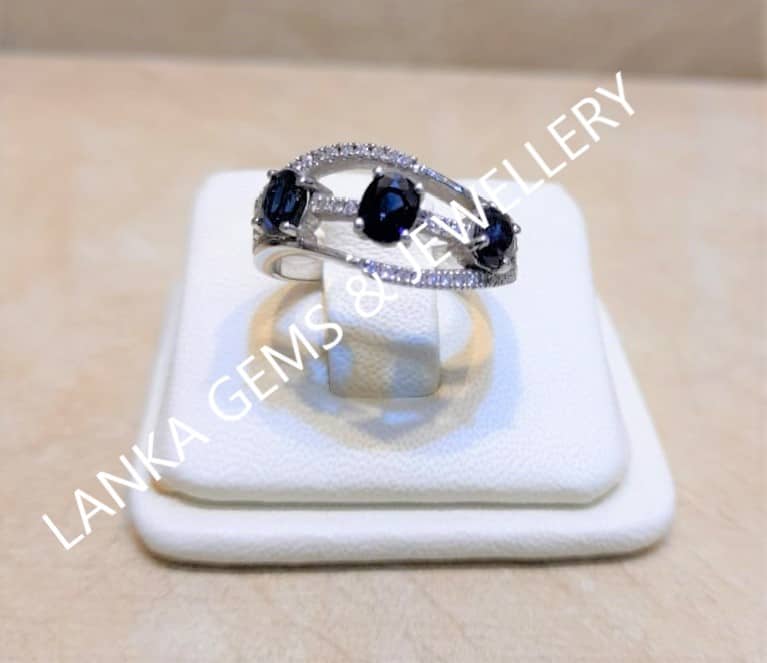 Ring with Blue Sapphire and Diamond set in 9k White Gold - Image 2