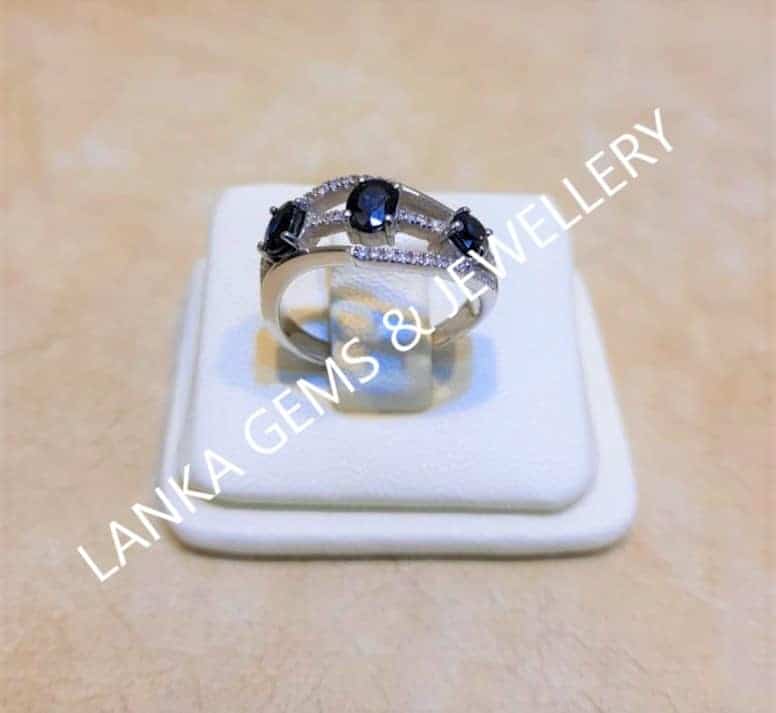 Ring with Blue Sapphire and Diamond set in 9k White Gold